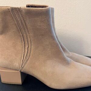 Franco Sarto Soft leather ankle boots. Size 8.